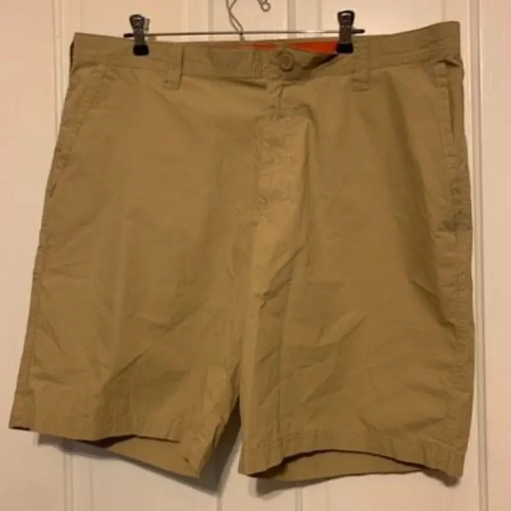 Columbia Size 40 Lightweight Tan Shorts *See Description*